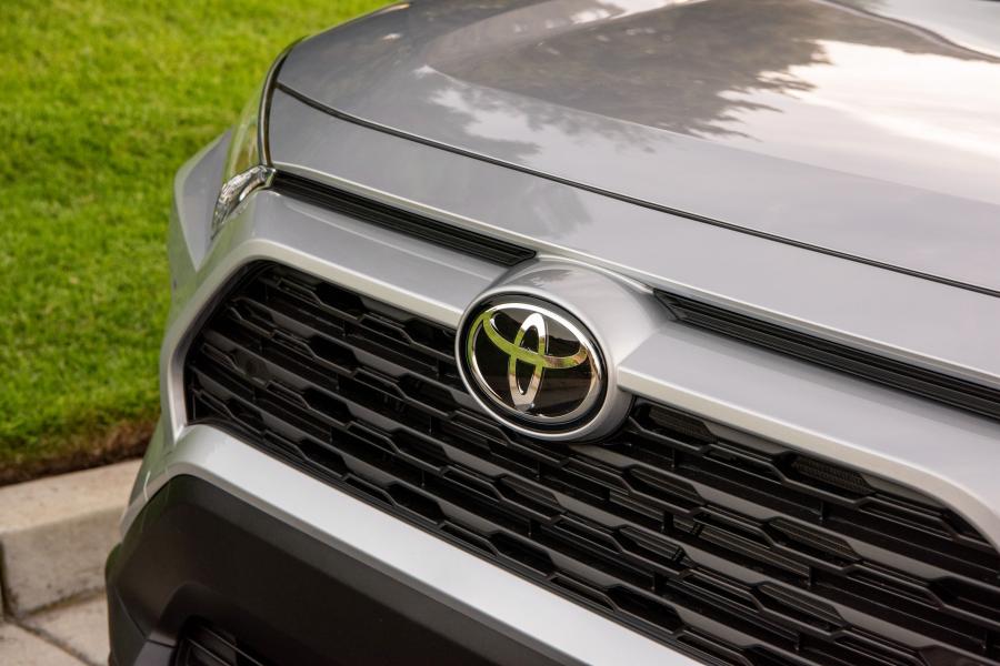 Детали экстерьера Toyota RAV4 XLE 2018 года  (NA) (фото 9 из 26)